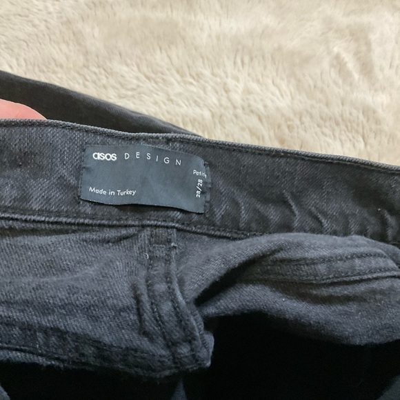 ASOS Design Crop Raw Hem Black Denim Jeans Size 28 Hi Rise - Picture 9 of 9
